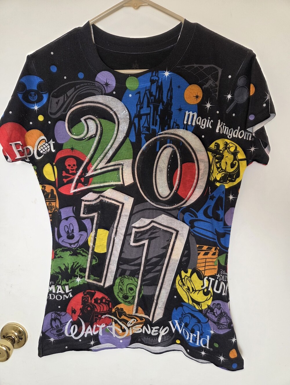 Disney World Parks 2011 Women's Large T-Shirt Magic Kingdom Sublimation Graphic